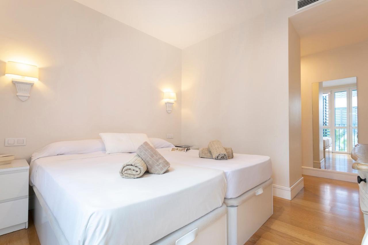 Acogedor Apartamento Junto A La Catedral By Rent Me Малага Экстерьер фото