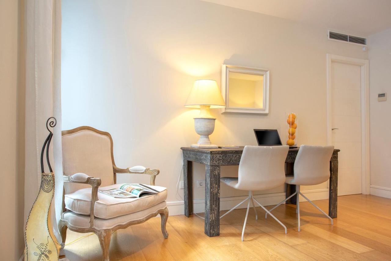 Acogedor Apartamento Junto A La Catedral By Rent Me Малага Экстерьер фото